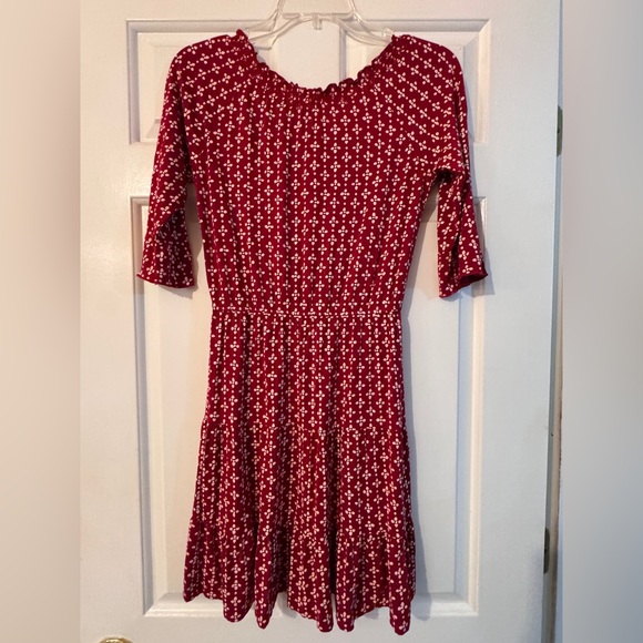 Lucky Brand Red Floral Dress with Elbow Flutter Sleeves Stretchy Ruffle Hem EUC - Picture 5 of 6